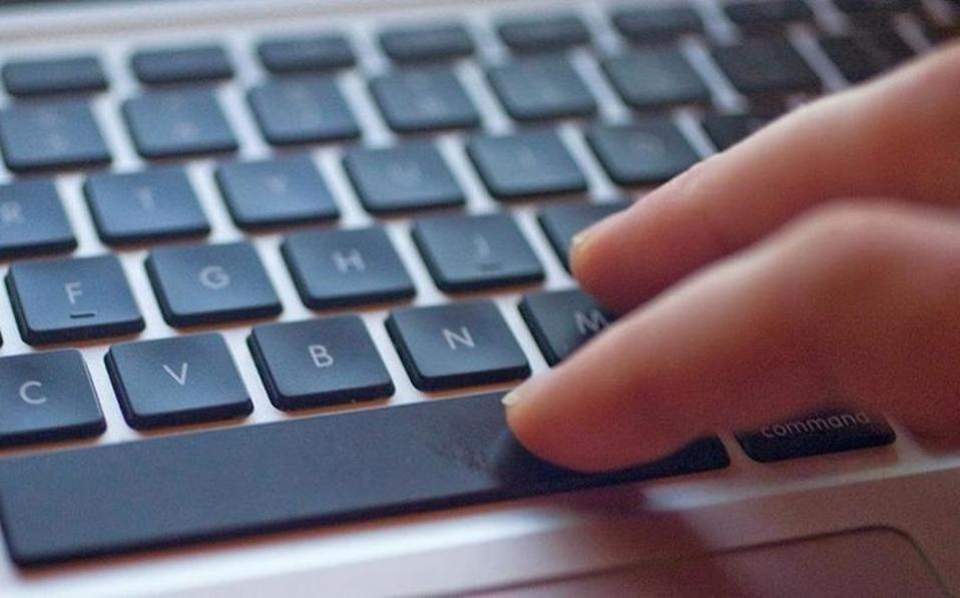 K&epsilon;&nu;&tau;&rho;&omicron;&alpha;&rho;&iota;&sigma;&tau;&epsilon;&rho;ά: &Delta;&iota;&epsilon;&upsilon;&kappa;&rho;&iota;&nu;ί&sigma;&epsilon;&iota;&sigmaf; &gamma;&iota;&alpha; &tau;&iota;&sigmaf; &pi;&alpha;&rho;&alpha;&mu;έ&tau;&rho;&omicron;&upsilon;&sigmaf; &mu;ί&alpha;&sigmaf; &epsilon;&xi;' &alpha;&pi;&omicron;&sigma;&tau;ά&sigma;&epsilon;&omega;&sigmaf; &psi;&eta;&phi;&omicron;&phi;&omicron;&rho;ί&alpha;&sigmaf; &mu;&epsilon; &tau;&omicron; &sigma;ύ&sigma;&tau;&eta;&mu;&alpha; &laquo;&Zeta;&epsilon;&upsilon;&sigmaf;&raquo; 1