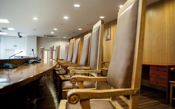 Διεκδικεί αποζημίωση για τον θάνατο των γονιών του σε τροχαίο