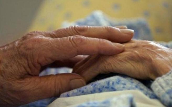 Λήστεψαν 87χρονη στο Αιτωλικό