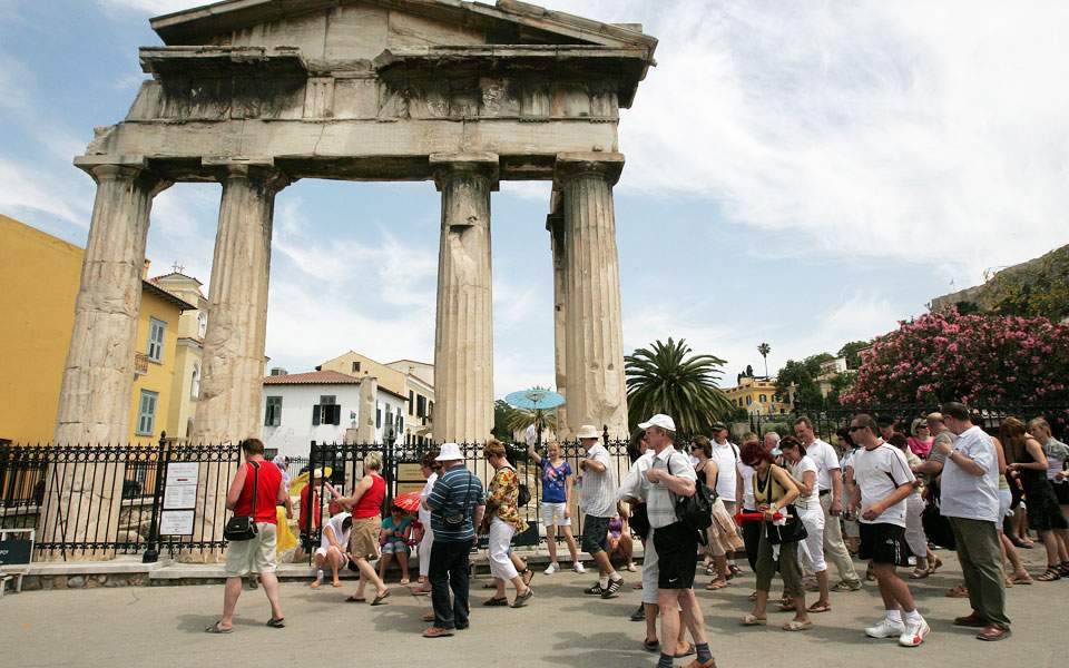 Αυξήθηκαν κατά 5,3% τα έσοδα και 10,2% οι τουρίστες τον Ιούλιο 1