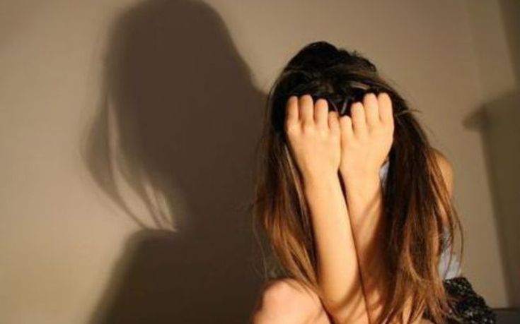 Παραπέμπεται για τον βιασμό 17χρονης άνδρας που παρίστανε το μέντιουμ 1