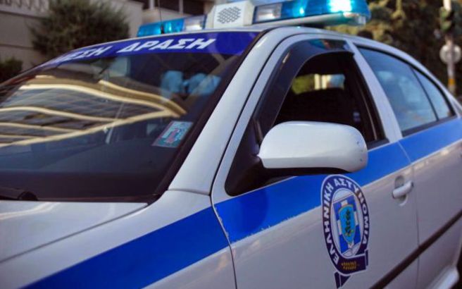Λήστεψαν ηλικιωμένο με πιστόλι και μαχαίρι 1