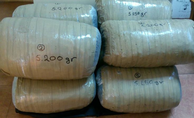 Εντόπισαν αμάξι να κινείται ύποπτα και βρήκαν 41 κιλά κάνναβης