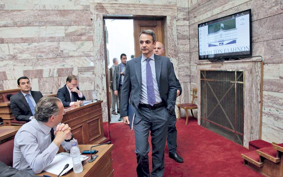 Μητσοτάκης: Να παραιτηθείτε