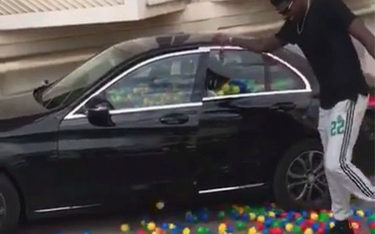 Η πολύχρωμη … εισβολή στο αυτοκίνητο του Κένι Γκάμπριελ 1