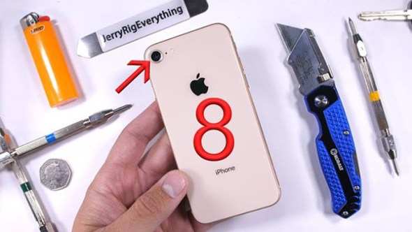iPhone 8 / 8 Plus: Πως τα πηγαίνουν μετά από σκληρές δοκιμασίες ανθεκτικότητας [Video] 1