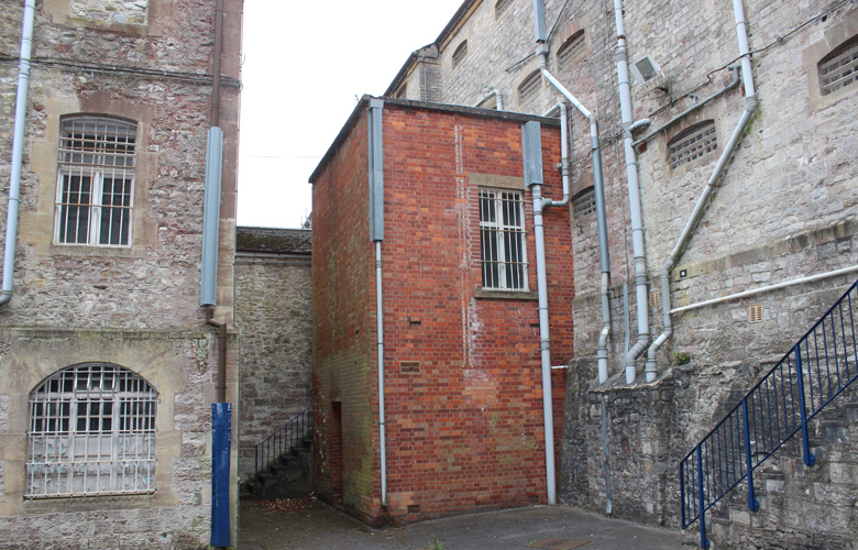 Αντέχετε να μείνετε ένα βράδυ σε στοιχειωμένη φυλακή!