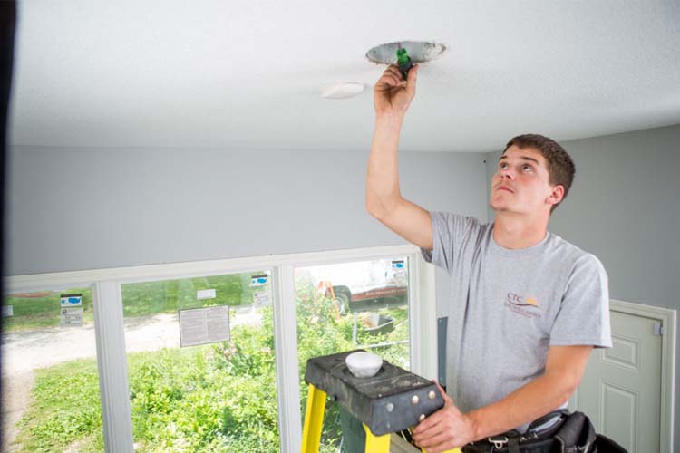 Οι λόγοι για τους οποίους χρειάζεστε κάποιον ηλεκτρολόγο