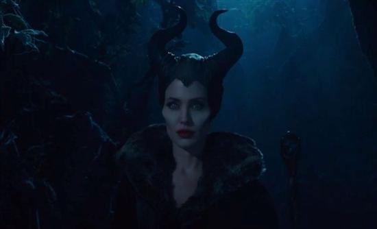 Η Αντζελίνα Τζολί επιβεβαιώνει ότι θα επιστρέψει στον ρόλο της κακιάς μάγισσας, στο Maleficent 2 1