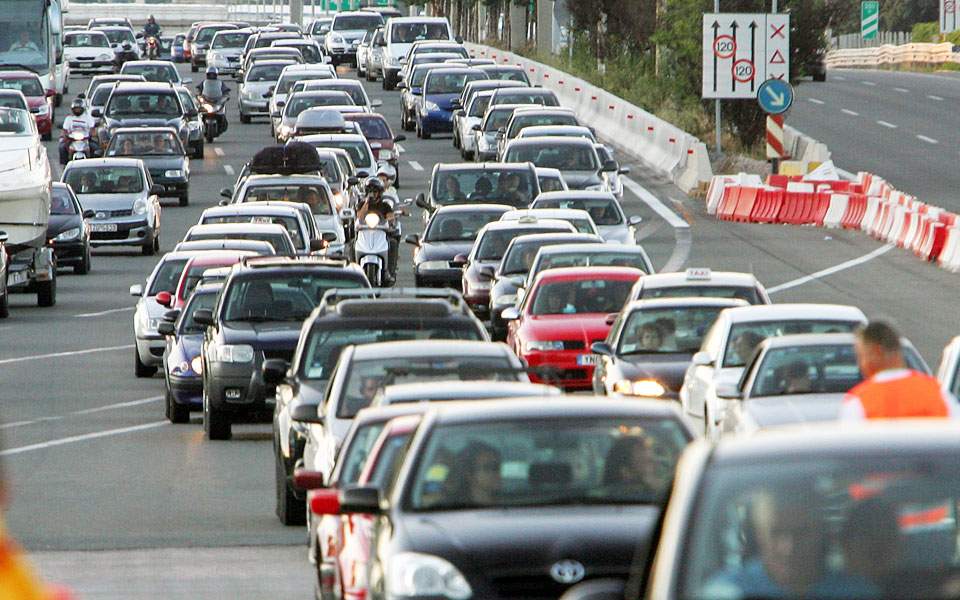 Ο τουρισμός κρατάει ψηλά τις πωλήσεις αυτοκινήτων 1