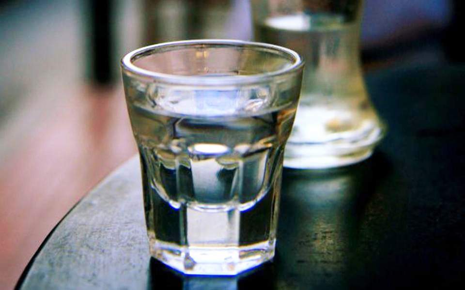 Μητρώο για τους μικρούς παραγωγούς τσίπουρου δημιουργεί το ΥΠΟΙΚ