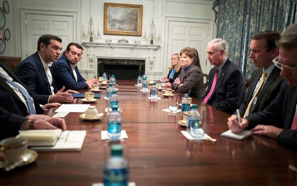 Με μέλη επιτροπής της Γερουσίας ο πρωθυπουργός