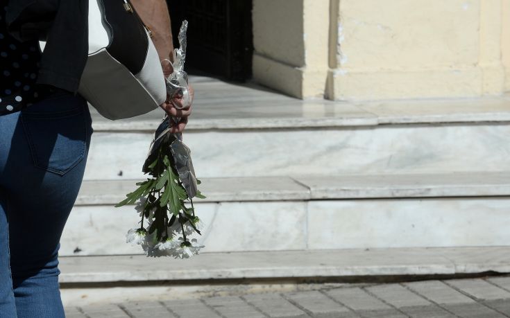 Σοκάρουν οι αποκαλύψεις της θείας της Δώρας για τον πατέρα της 1