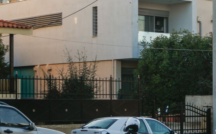 Δύο μαχαίρια και λίμνες αίματος στον τόπο του φονικού στο Μαρκόπουλο 1