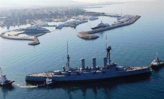 Επιδείξεις από την ομάδα Υποβρυχίων Καταστροφών και την μπάντα του Πολεμικού Ναυτικού