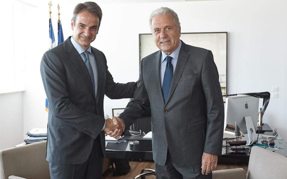 Συνάντηση Κ. Μητσοτάκη με τον Επίτροπο Μετανάστευσης Δ. Αβραμόπουλο