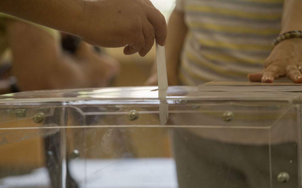 Σε αναζήτηση 4.500 εθελοντών για να στηθούν έγκαιρα οι κάλπες 1