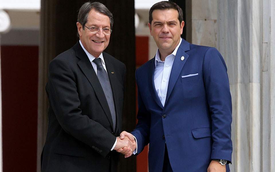 Τηλεφωνική συνομιλία Τσίπρα-Αναστασιάδη, ενόψει της συνάντησης του Ελληνα πρωθυπουργού με Τραμπ