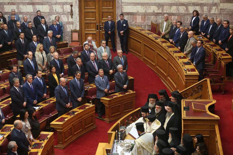 Βουλή: Ο διάλογος Ιερώνυμου – Βούτση στον αγιασμό της νέας κοινοβουλευτικής περιόδου