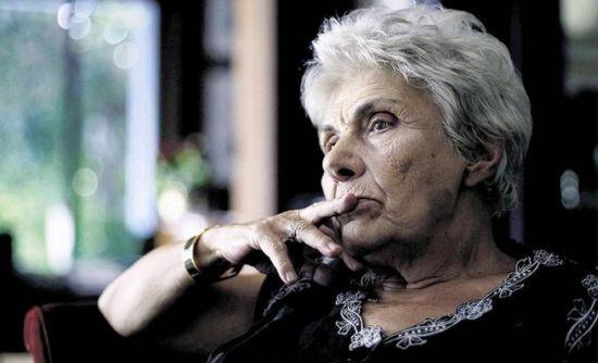 Ενα θέαμα βασισμένο στην  ποίηση της Δημουλά!