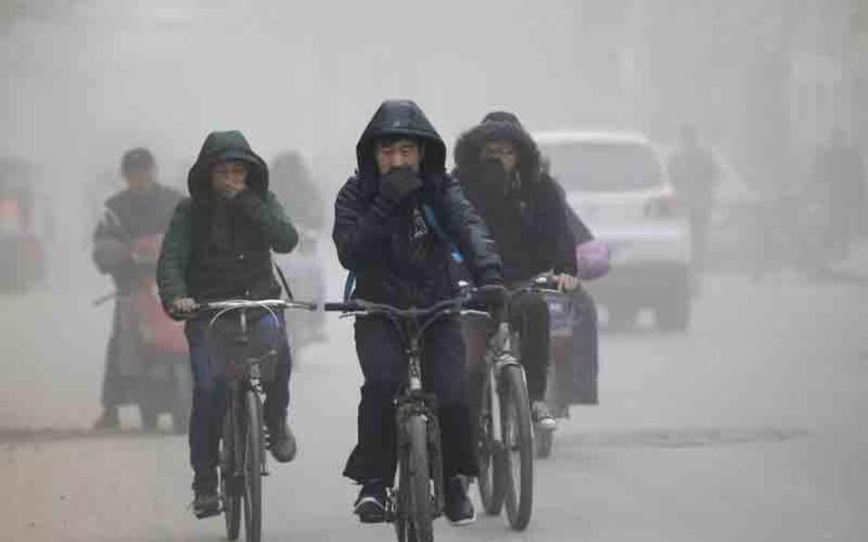 «Πορτοκαλί συναγερμός» στο Πεκίνο λόγω ατμοσφαιρικής ρύπανσης 1