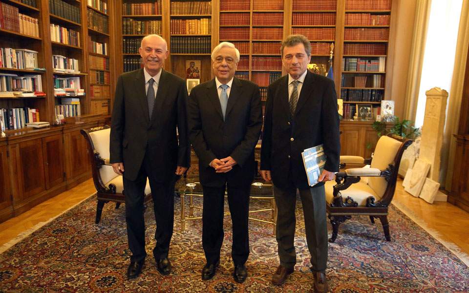 Συνάντηση του Προέδρου της ΑΔΑΕ με τον Π. Παυλόπουλο 1