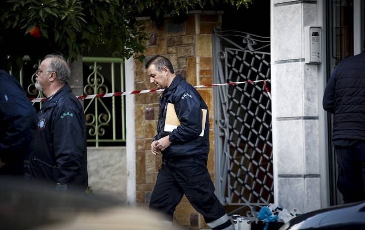 Γονάτισε και έμεινε πάνω από το νεκρό παιδί του στο κρεβάτι για μιάμιση ώρα 1