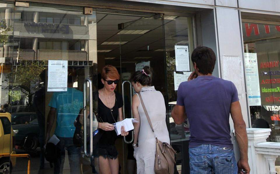 Eurostat: Στο 20,7% υποχώρησε η ανεργία στην Ελλάδα τον Οκτώβριο – Παραμένει το υψηλότερο ποαοστό στην Ε.Ε
