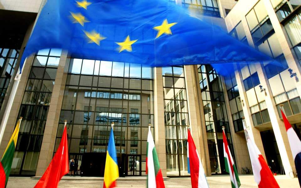 Νέες πιέσεις για τους πλειστηριασμούς από τους θεσμούς