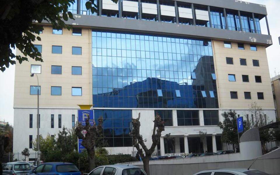 Μικρές οι εισπράξεις από τις λίστες και τα εμβάσματα