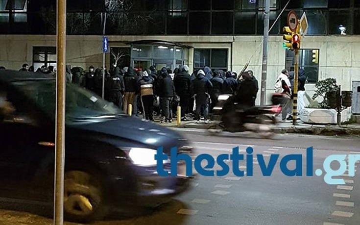 Οι οπαδοί του ΠΑΟΚ έξω από την ΕΡΤ3