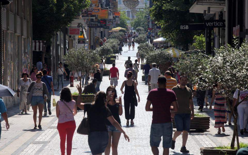 ΕΣΕΕ: Υποτονική η κίνηση της αγοράς στις ενδιάμεσες εαρινές εκπτώσεις