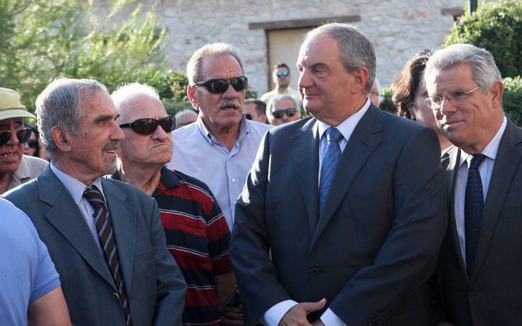 Πλήθος κόσμου στο τελευταίο «αντίο» στον Κώστα Πολυχρονίου