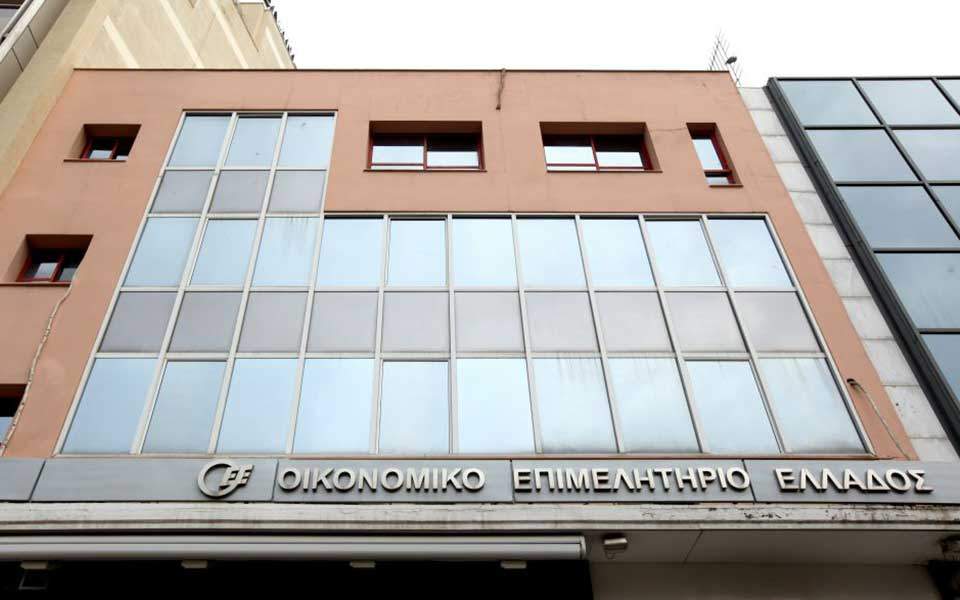 Τι προτείνει το Οικονομικό Επιμελητήριο για εισφορές και φορολογία εισοδήματος