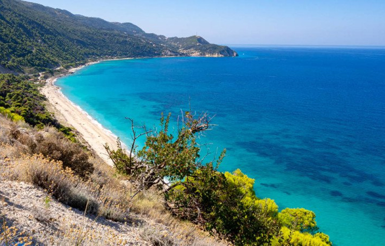 Παραλία Πευκούλια στη Λευκάδα, εκεί που τα πεύκα φθάνουν μέχρι την άμμο… 2