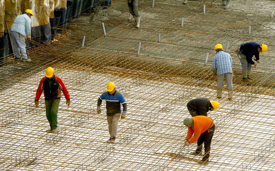 Το 72,8% των μισθωτών αμείβεται με μισθούς κάτω των 1.000 ευρώ