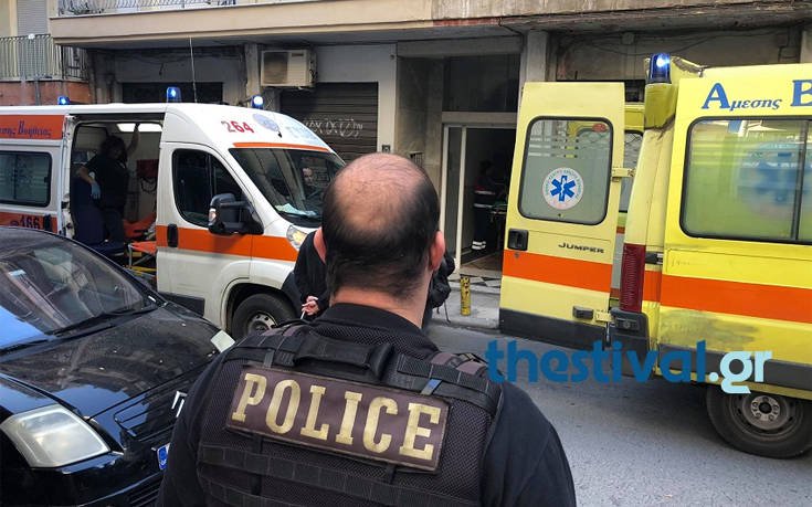Μαχαίρωσε την 90χρονη σύζυγό του και αυτοτραυματίστηκε