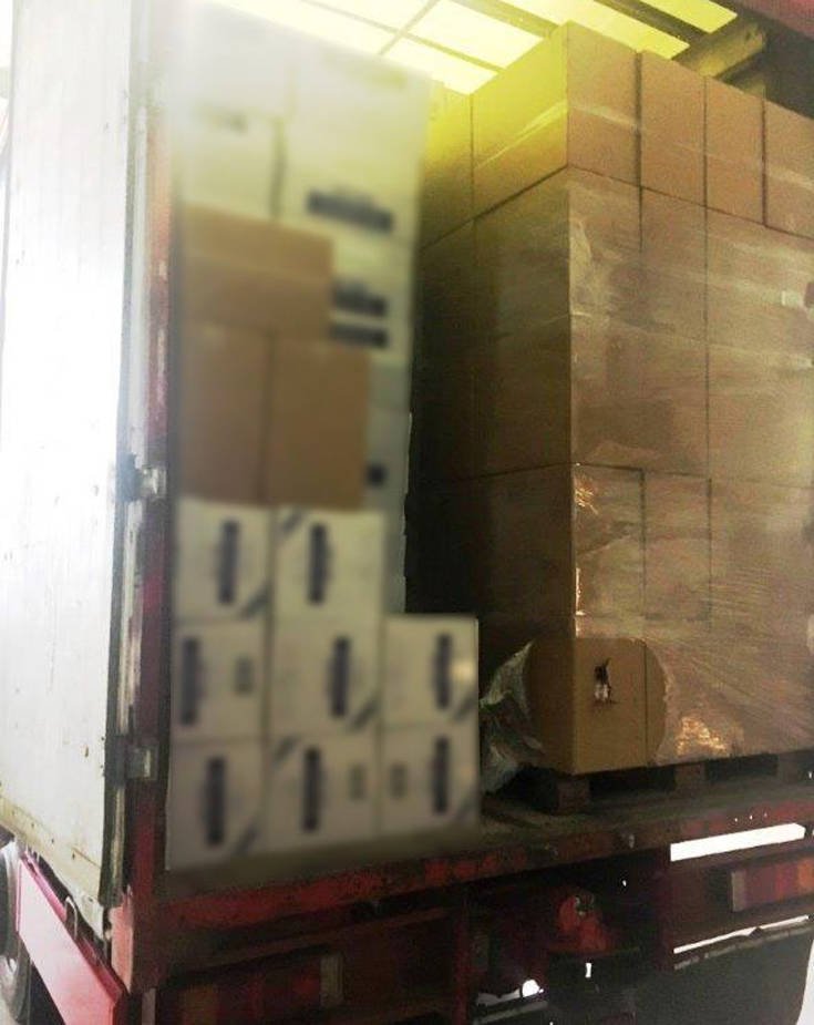 Κατασχέθηκαν 320.000 λαθραία πακέτα τσιγάρα σε αποθήκη στα Μέγαρα 2
