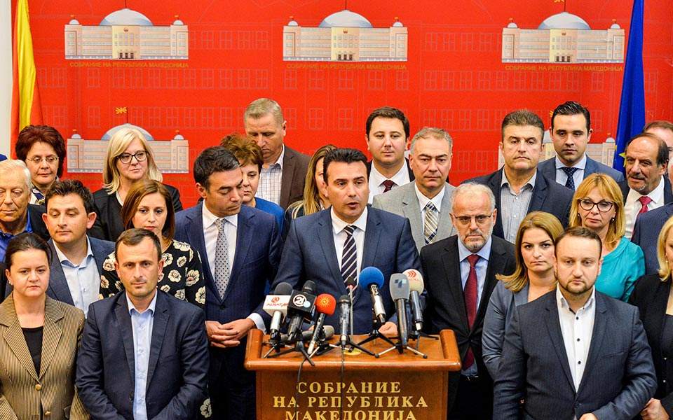 Ανοιγμα στην αντιπολίτευση με «επιτροπή συμφιλίωσης» στη Βουλή των Σκοπίων
