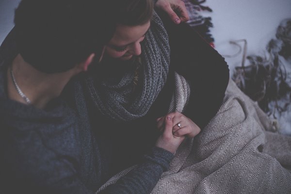 Κι όμως ο άνδρας χρειάζεται μία αγκαλιά