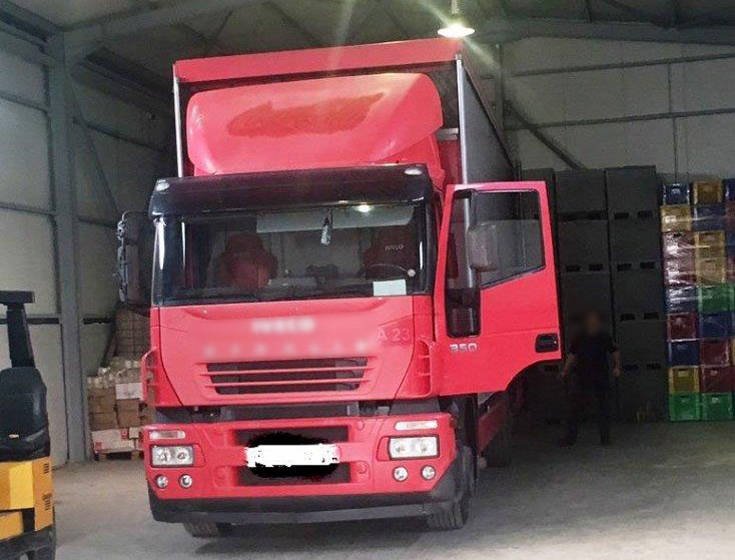 Κατασχέθηκαν 320.000 λαθραία πακέτα τσιγάρα σε αποθήκη στα Μέγαρα 1