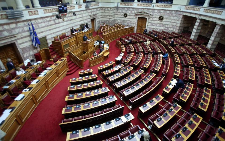 Δεκτό επί της αρχής το νομοσχέδιο για τις μειώσεις στις ασφαλιστικές εισφορές