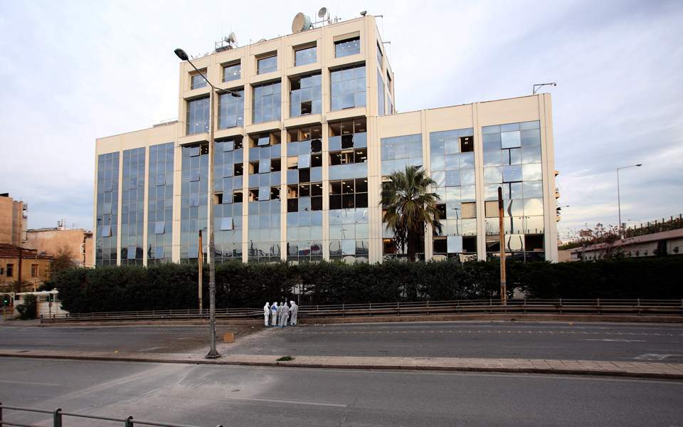 Αποψη: H βία είναι η μαμή της εκτροπής