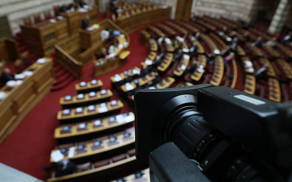 Εντονη αντιπαράθεση ΣΥΡΙΖΑ-ΝΔ στη Βουλή για την υπόθεση της ΔΕΠΑ