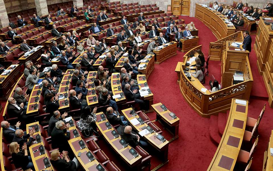 Παρτίδα πολιτικού πόκερ η συνταγματική αναθεώρηση