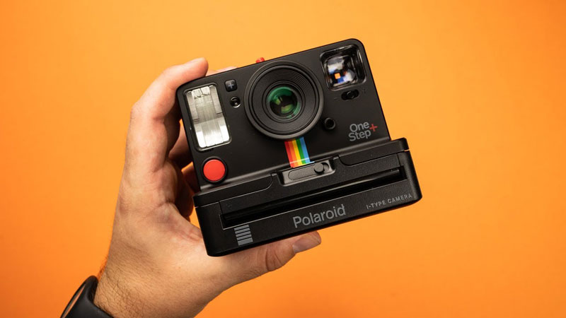 Polaroid OneStep+: Μια αναλογική φωτογραφική μηχανή στιγμιαίας εκτύπωσης με εφαρμογή για smartphones