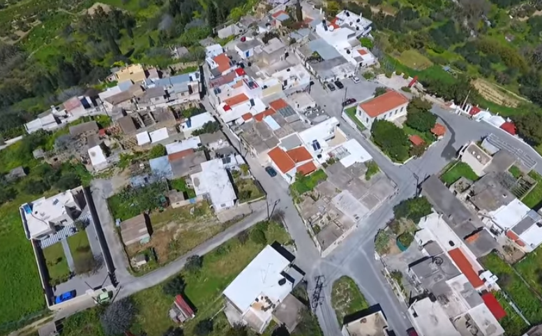Σκοτεινό, το κρητικό χωριό που κανείς δεν καπνίζει