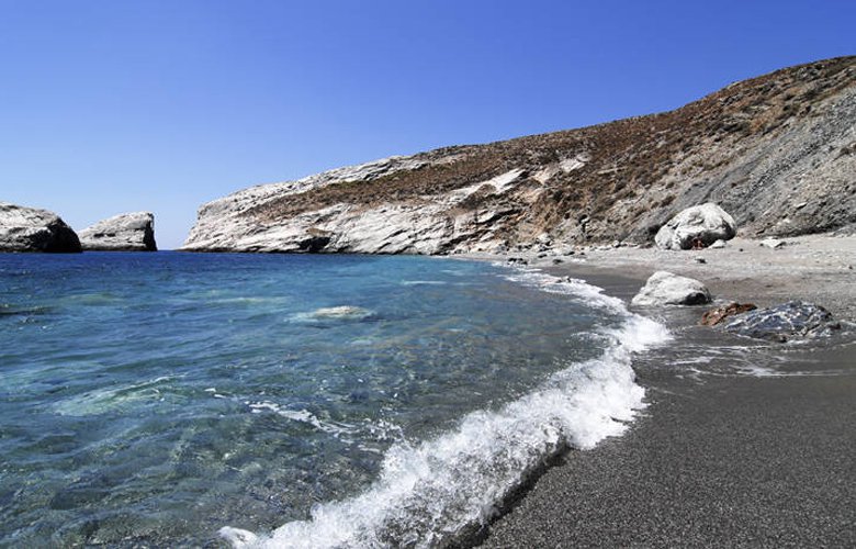Κάτεργο, η άγρια παραλία στη Φολέγανδρο 1