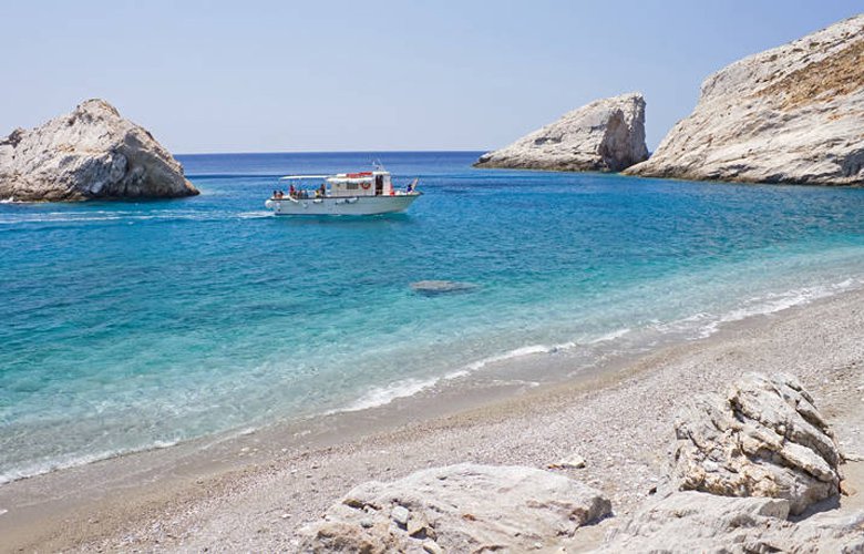Κάτεργο, η άγρια παραλία στη Φολέγανδρο 3