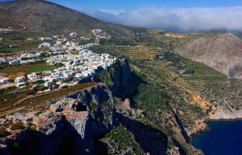 Κάτεργο, η άγρια παραλία στη Φολέγανδρο 2